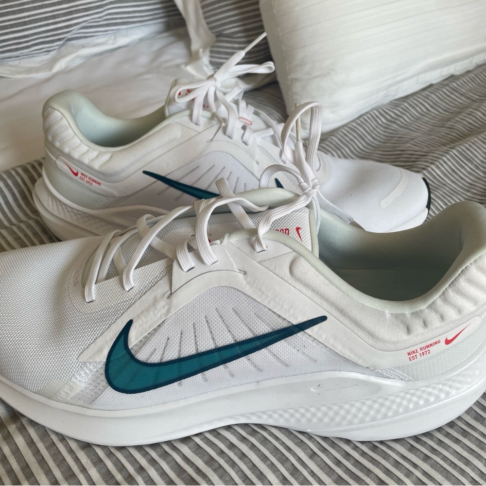 Nike Quest 5 size 13 NEW